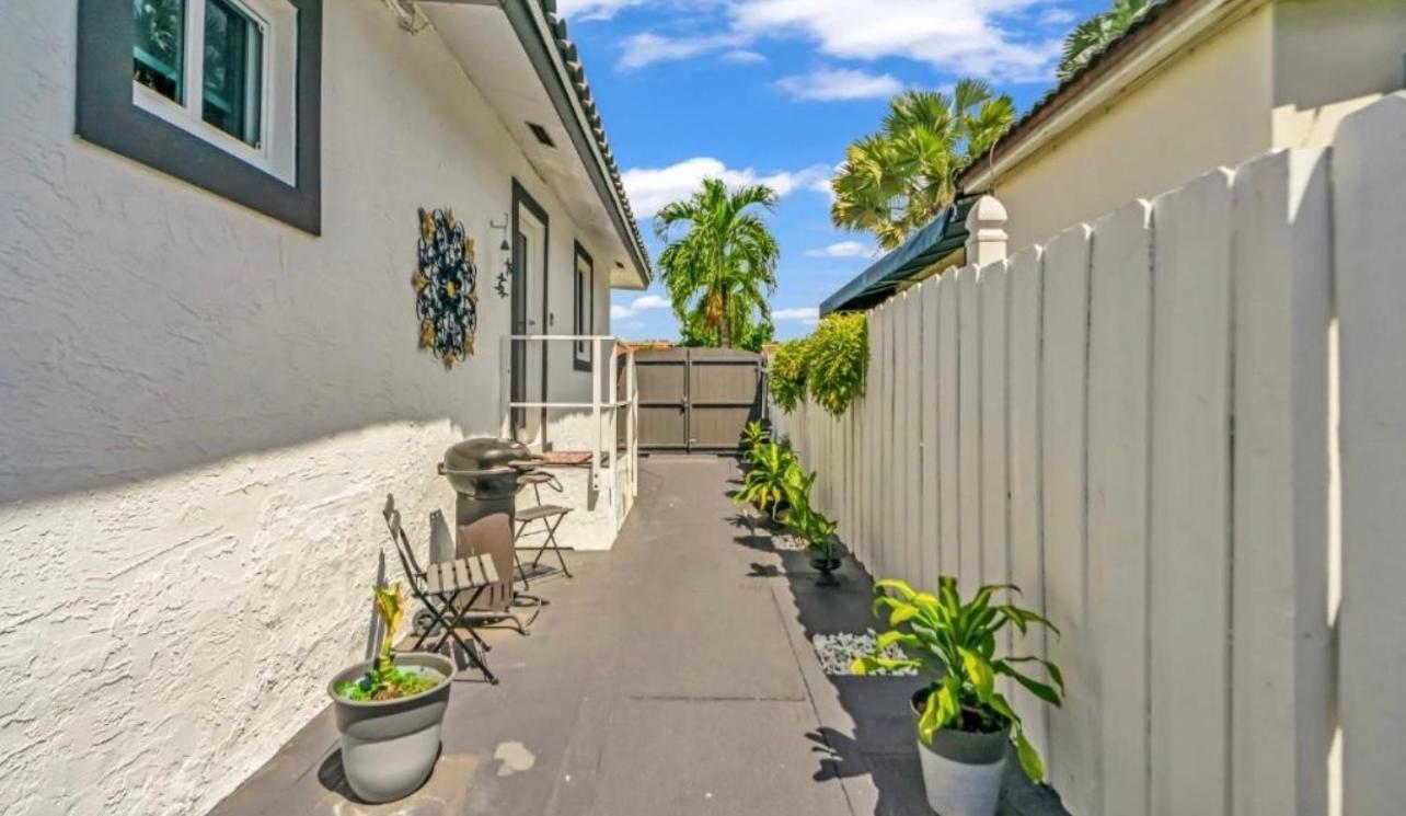 Little Gables Studio-Your Miami Escape-10Min Airport Room photo